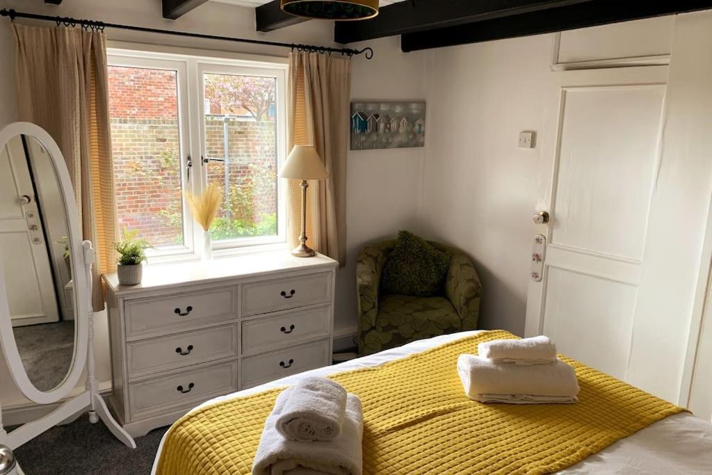 Award Winning Pet Friendly Paddock Cottage Whitby Exterior photo