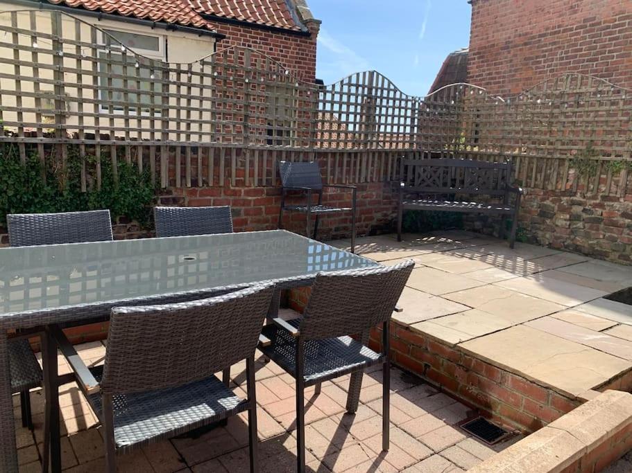 Award Winning Pet Friendly Paddock Cottage Whitby Exterior photo