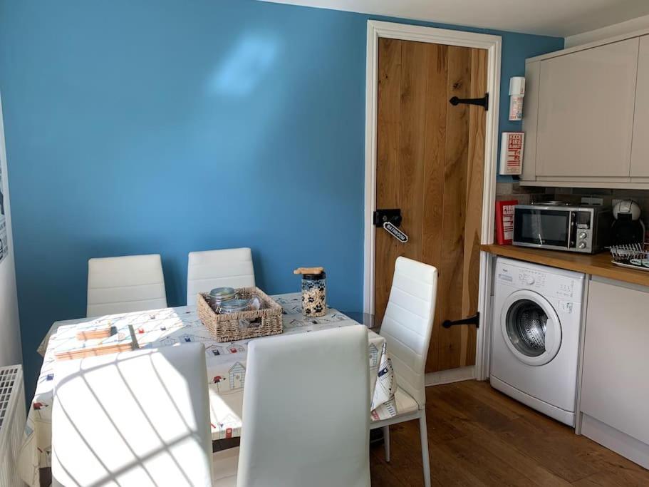 Award Winning Pet Friendly Paddock Cottage Whitby Exterior photo
