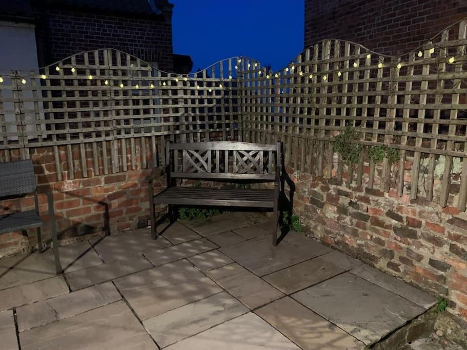 Award Winning Pet Friendly Paddock Cottage Whitby Exterior photo