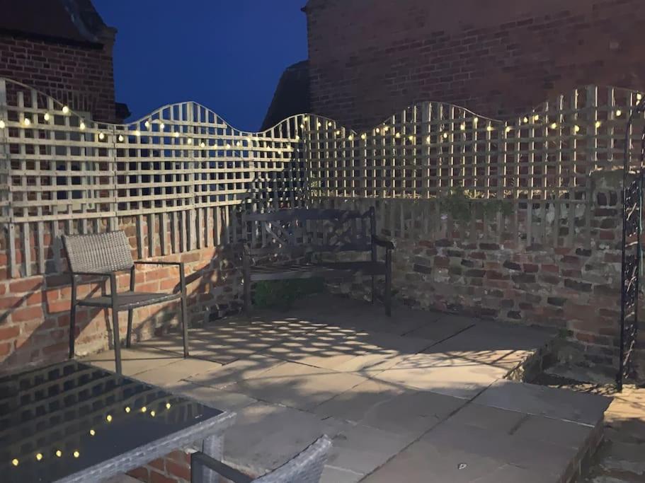 Award Winning Pet Friendly Paddock Cottage Whitby Exterior photo